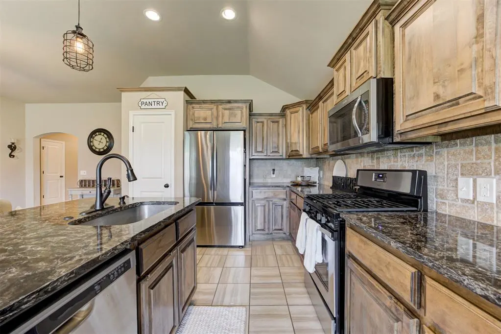 Photo 17 — 19117 Hecho Drive, Edmond, OK 73012