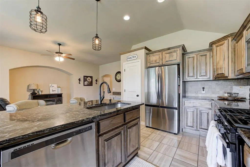 Photo 18 — 19117 Hecho Drive, Edmond, OK 73012