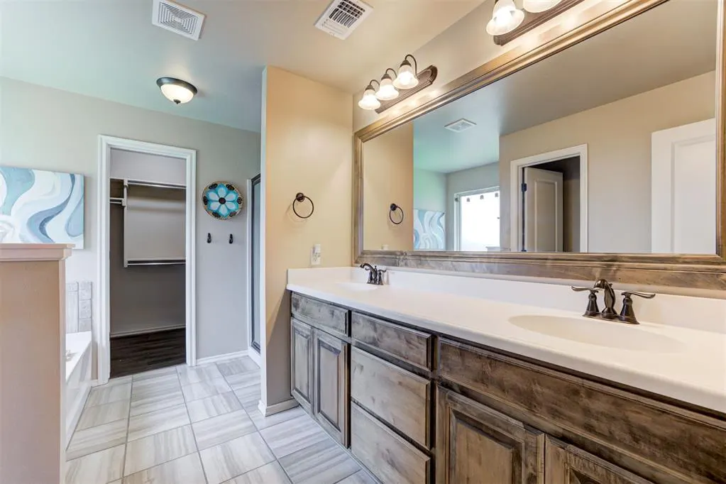 Photo 25 — 19117 Hecho Drive, Edmond, OK 73012