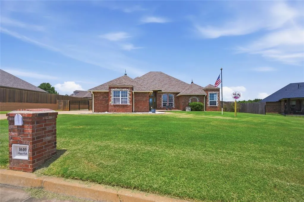 Photo 2 — 1610 Happy Valley, Shawnee, OK 74804