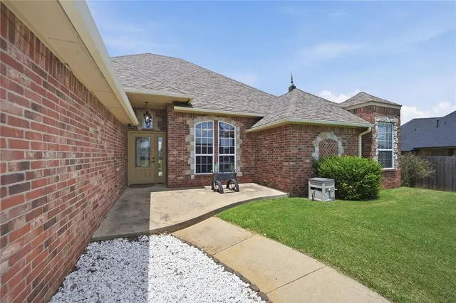 Photo 4 — 1610 Happy Valley, Shawnee, OK 74804
