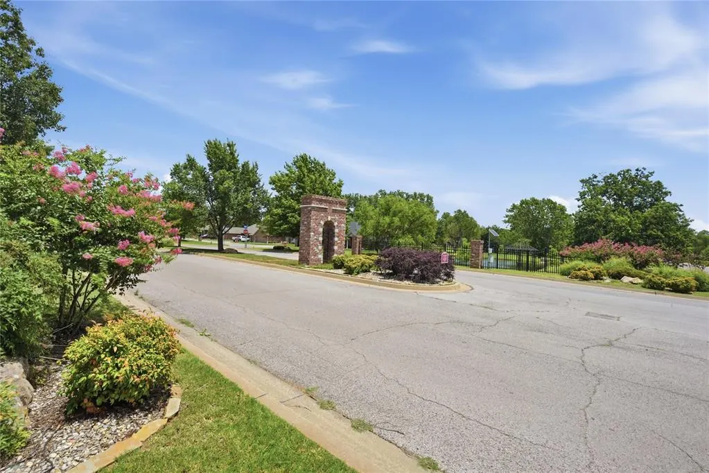 Photo 6 — 1610 Happy Valley, Shawnee, OK 74804