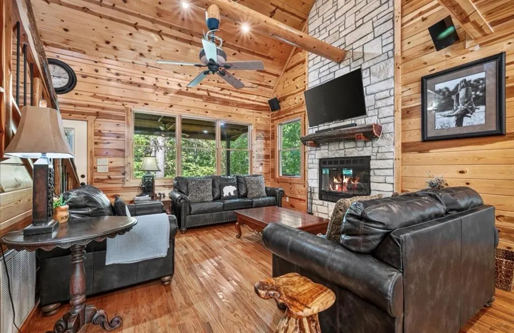 Photo 3 — 560 Southern Hills Circle, Broken Bow, OK 74728