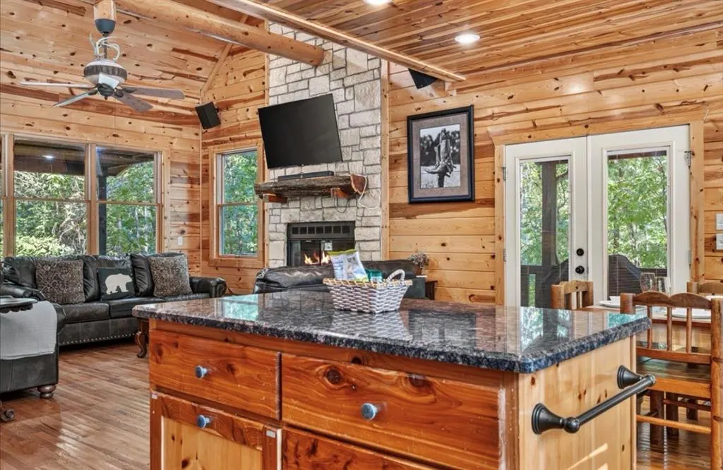 Photo 8 — 560 Southern Hills Circle, Broken Bow, OK 74728