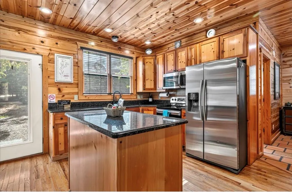 Photo 9 — 560 Southern Hills Circle, Broken Bow, OK 74728