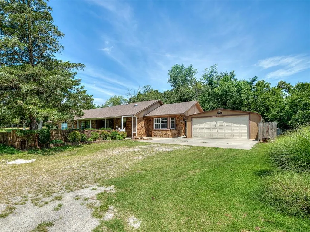 Photo 2 — 1899 Williams Drive, Choctaw, OK 73020