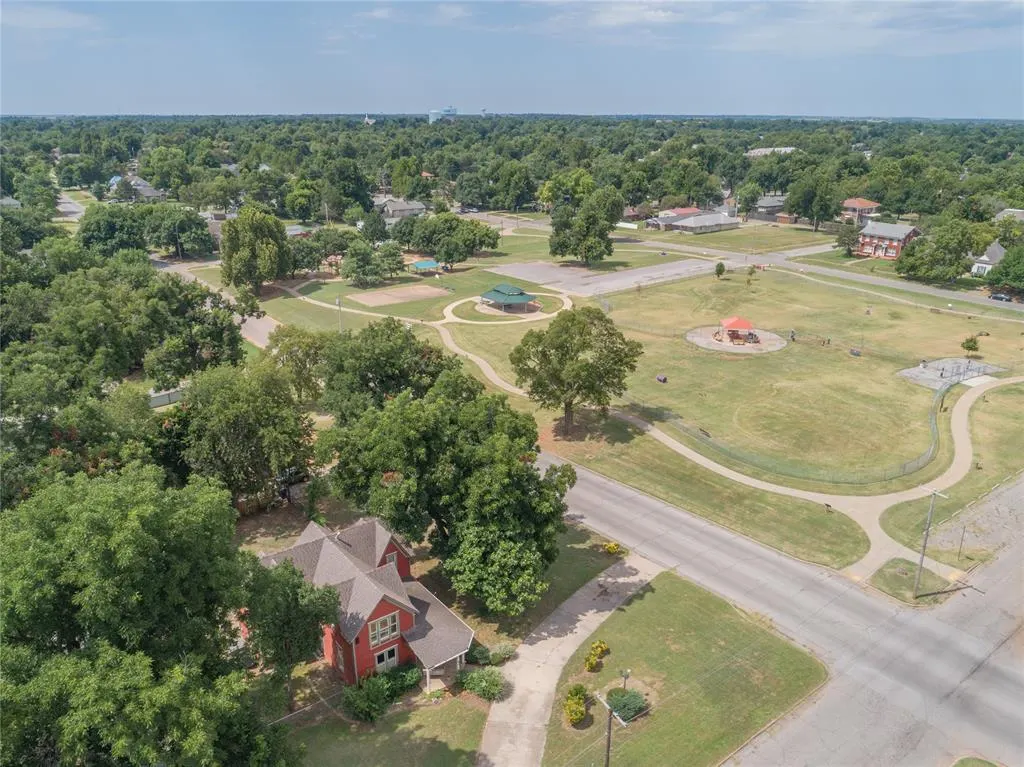 Photo 44 — 701 S 6th Street, Chickasha, OK 73018