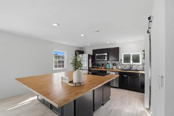 Photo 2 — 5020 Kiamichi Lane, Guthrie, OK 73044