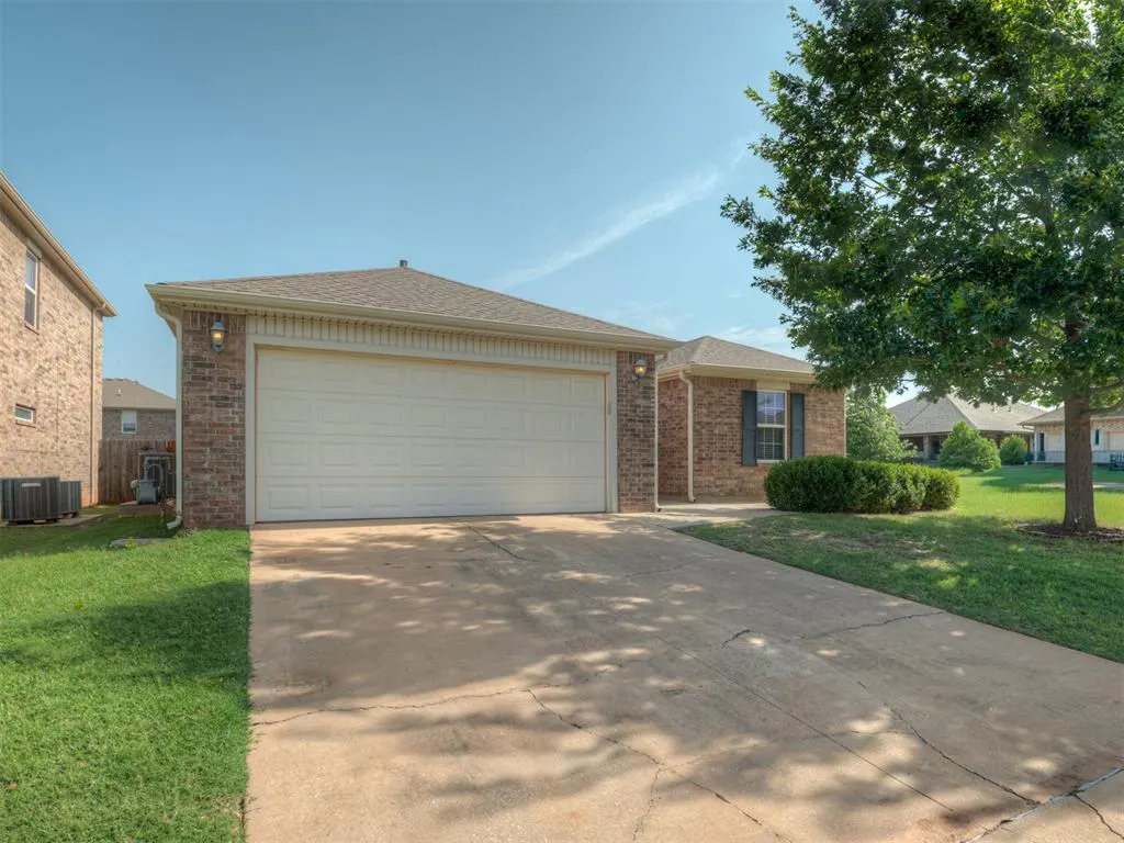 Photo 4 — 2401 NW 194th Street, Edmond, OK 73012