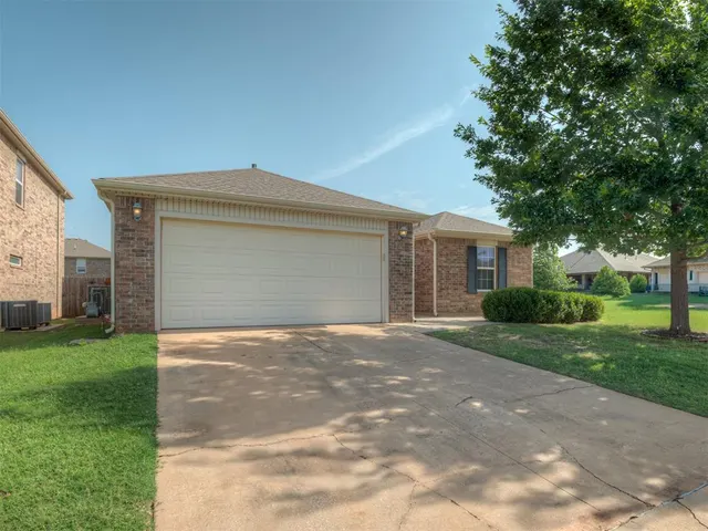 Photo 4 — 2401 NW 194th Street, Edmond, OK 73012