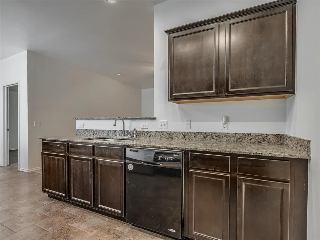 Photo 14 — 2401 NW 194th Street, Edmond, OK 73012