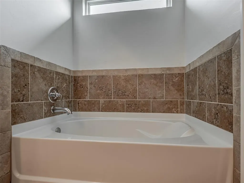 Photo 27 — 2401 NW 194th Street, Edmond, OK 73012