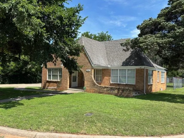 Photo 2 — 2037 NE 16th Terrace, Oklahoma City, OK 73117