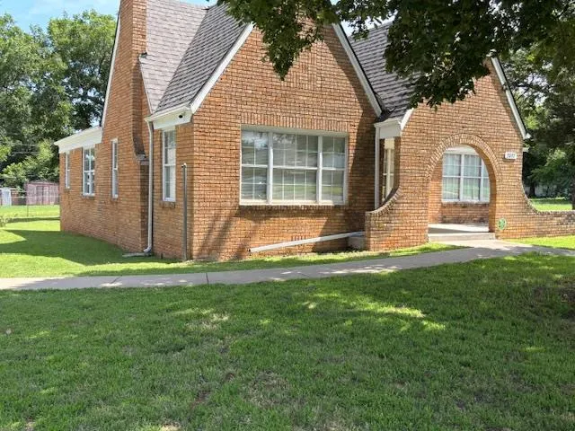 Photo 3 — 2037 NE 16th Terrace, Oklahoma City, OK 73117