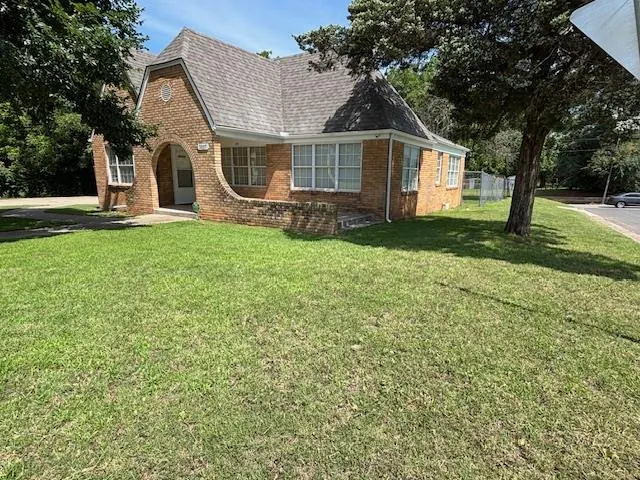 Photo 4 — 2037 NE 16th Terrace, Oklahoma City, OK 73117