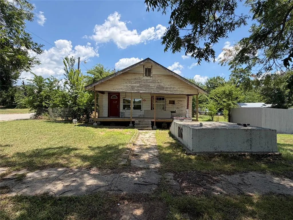 Photo 2 — 40 Jefferson Street, Seminole, OK 74868