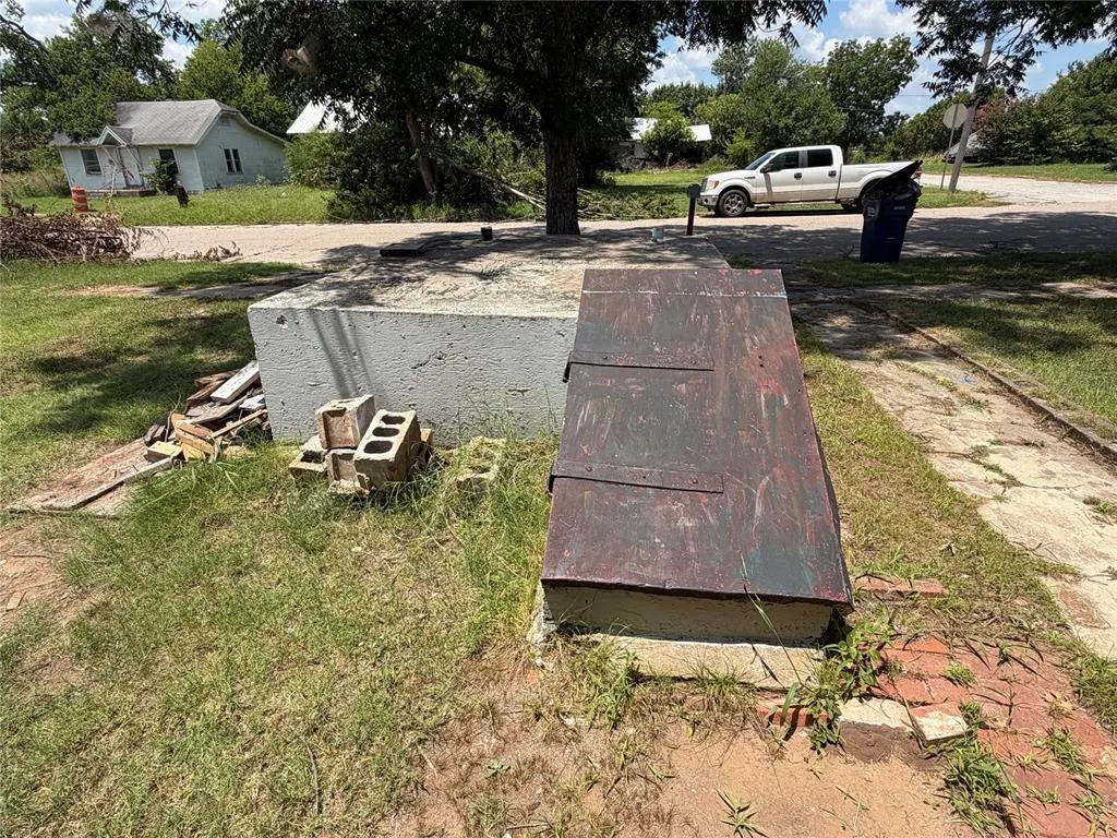 Photo 3 — 40 Jefferson Street, Seminole, OK 74868