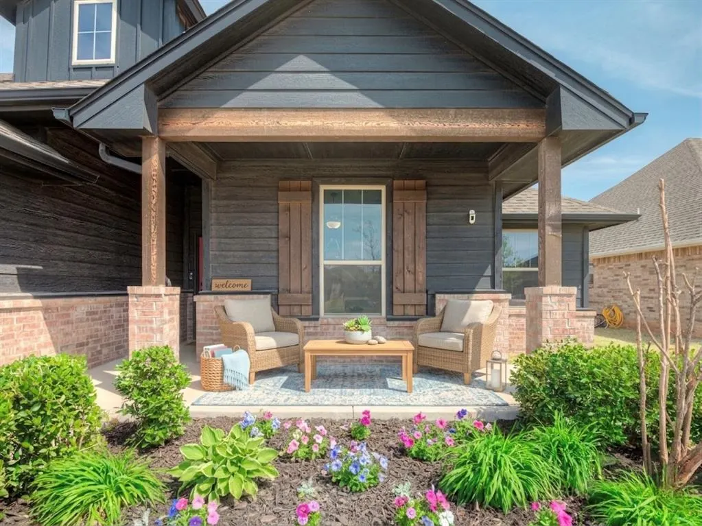 Photo 4 — 800 Chisholm Trails Drive, Yukon, OK 73099