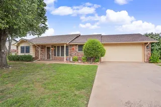 Sold home at 712 Canterbury Boulevard