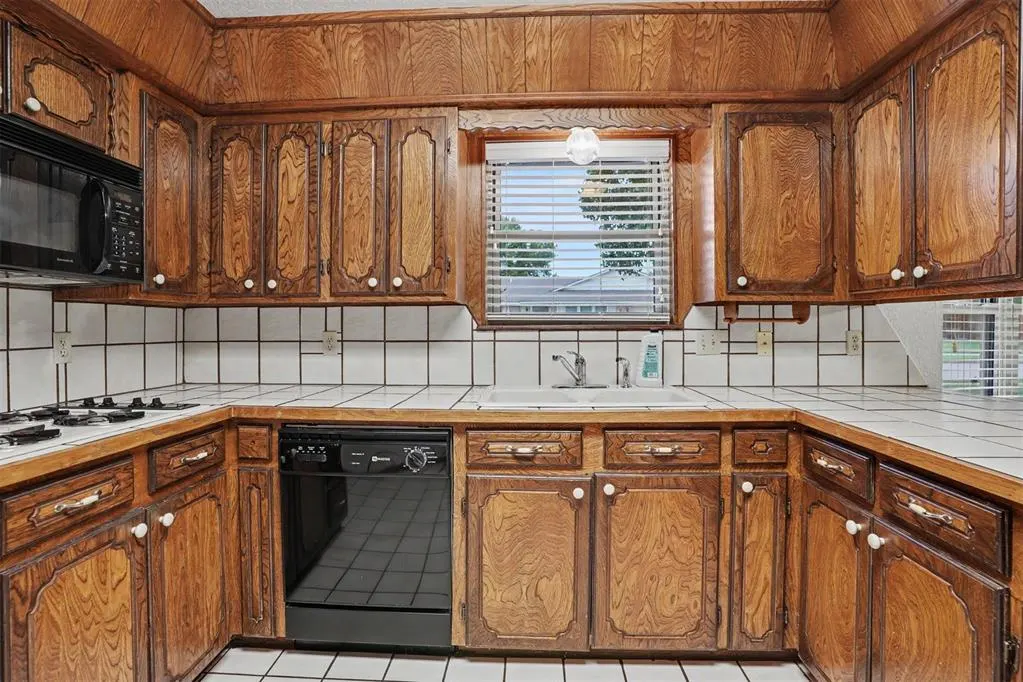 Photo 21 — 712 Canterbury Boulevard, Altus, OK 73521