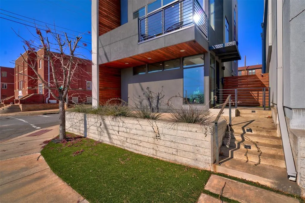 Photo 5 — 841 NW 6th Street, Oklahoma City, OK 73106