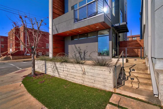Photo 5 — 841 NW 6th Street, Oklahoma City, OK 73106