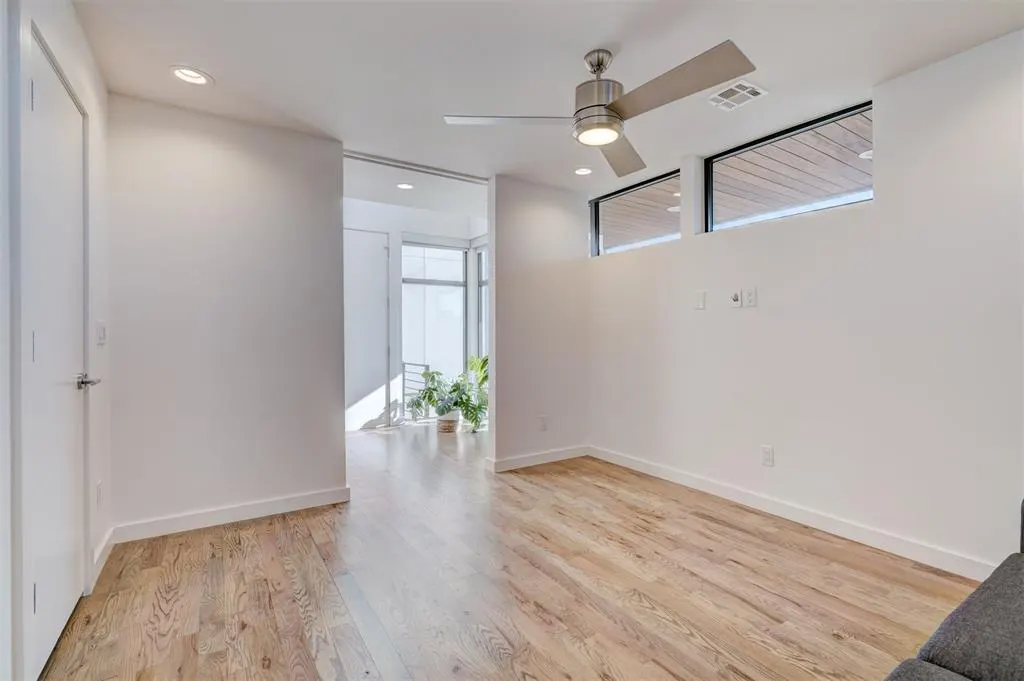 Photo 8 — 841 NW 6th Street, Oklahoma City, OK 73106