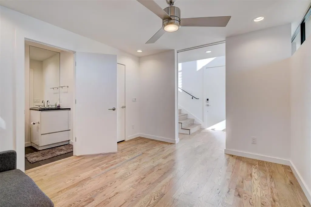 Photo 9 — 841 NW 6th Street, Oklahoma City, OK 73106