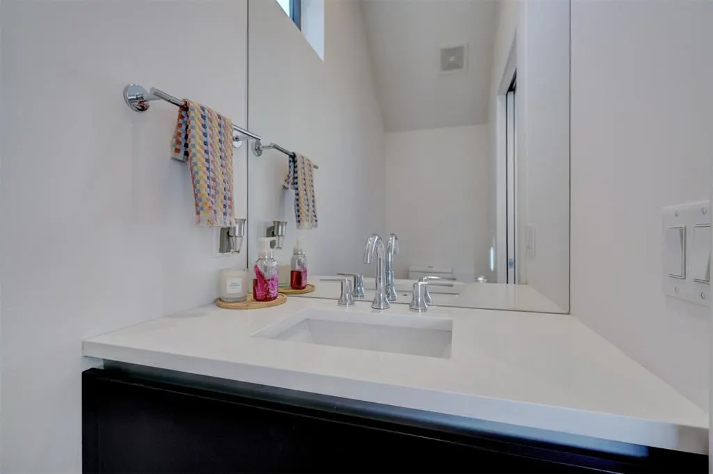 Photo 26 — 841 NW 6th Street, Oklahoma City, OK 73106