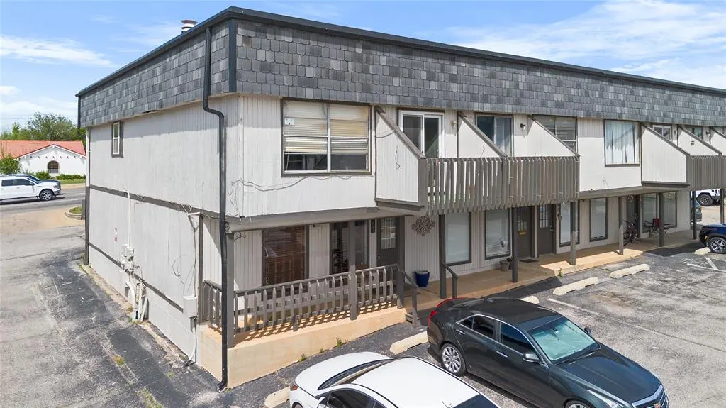 Photo 2 — 5912 W Hefner Road 5, Oklahoma City, OK 73162