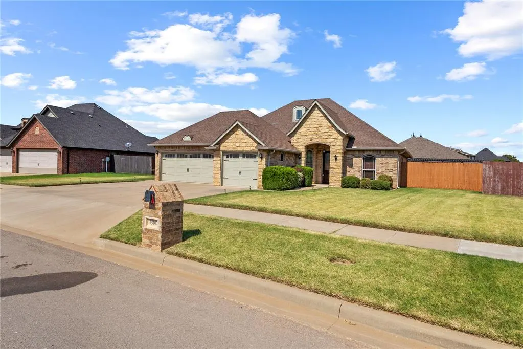 Photo 3 — 1304 Crimson Drive, Weatherford, OK 73096