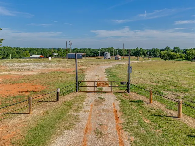 Photo 6 — 343250 E 1000 Road, Meeker, OK 74855