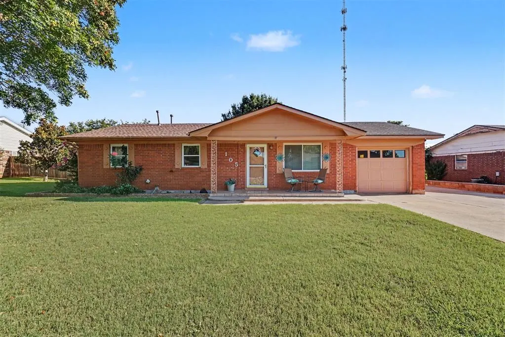 Photo 2 — 105 W Maple Street, Cordell, OK 73632