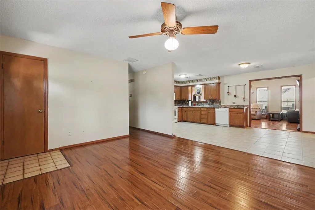 Photo 7 — 105 W Maple Street, Cordell, OK 73632