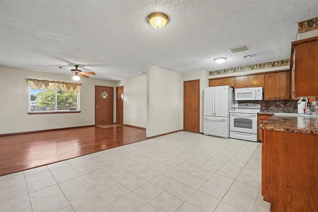 Photo 10 — 105 W Maple Street, Cordell, OK 73632