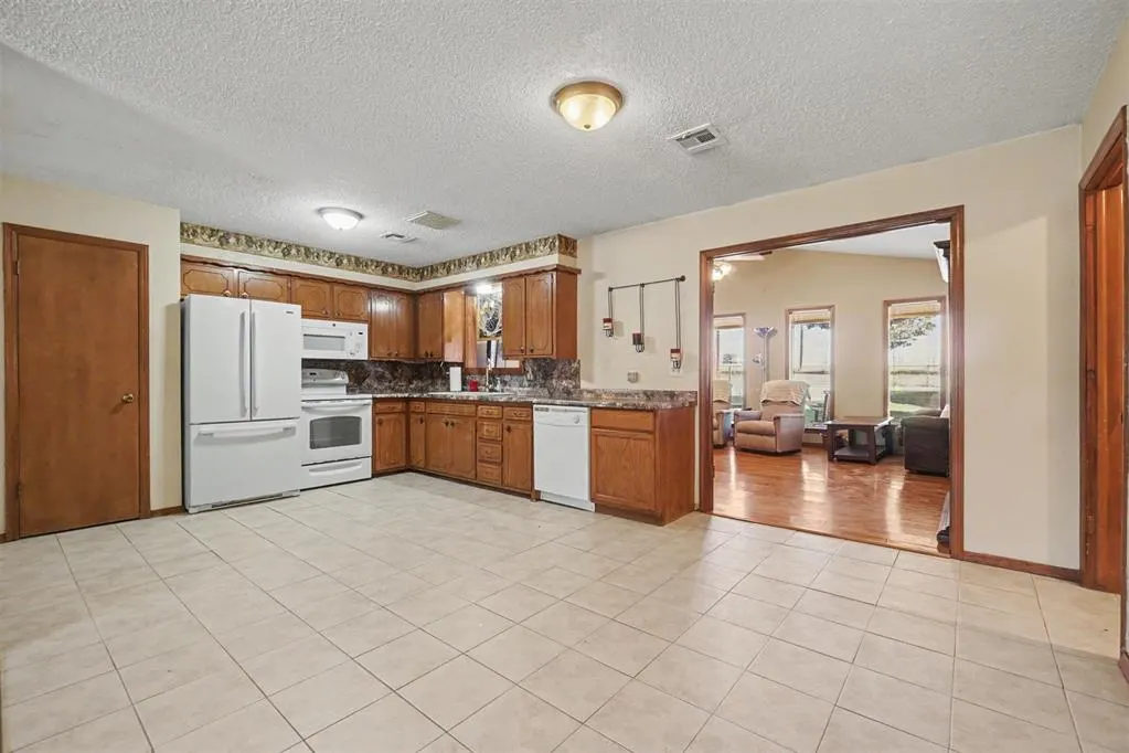 Photo 12 — 105 W Maple Street, Cordell, OK 73632