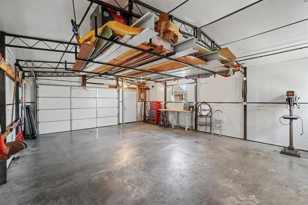 Photo 37 — 105 W Maple Street, Cordell, OK 73632