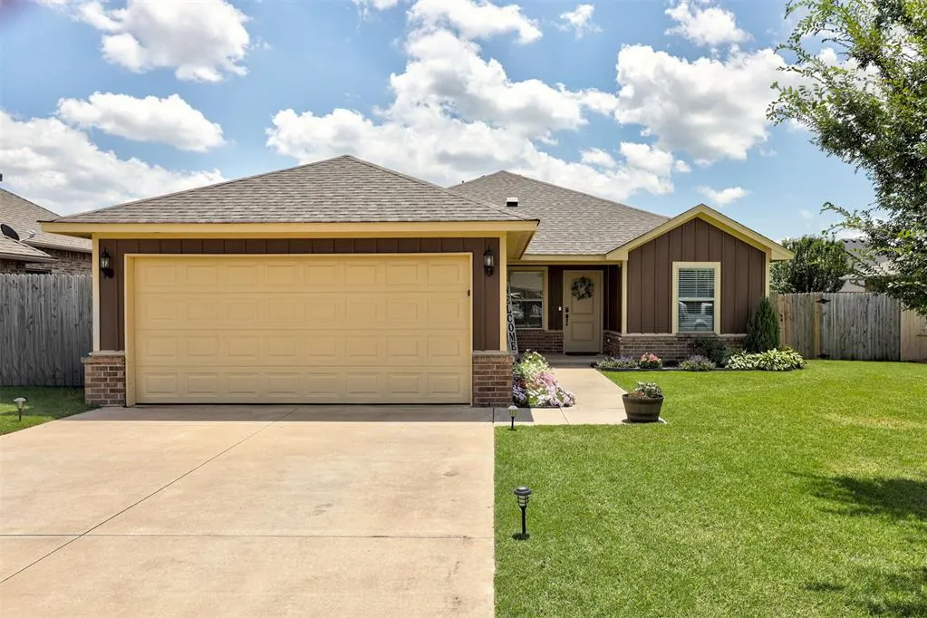 Photo 2 — 1008 SW 14th Street, Moore, OK 73160