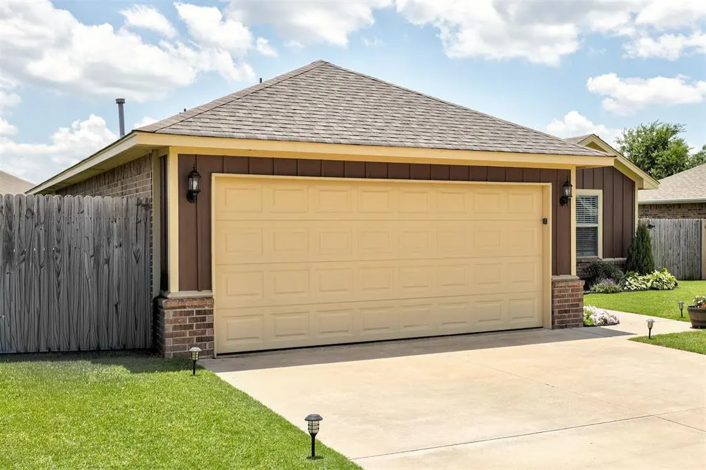 Photo 4 — 1008 SW 14th Street, Moore, OK 73160