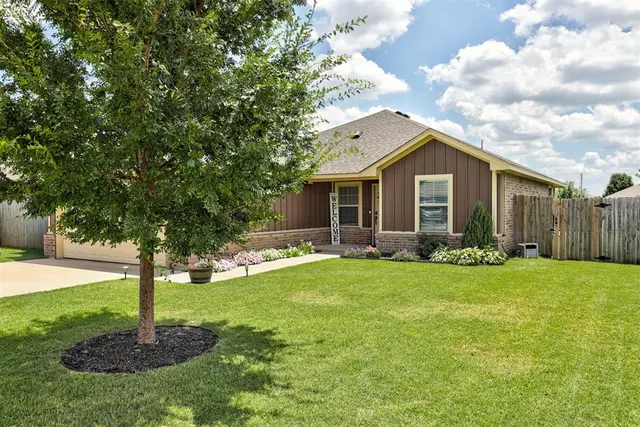 Photo 5 — 1008 SW 14th Street, Moore, OK 73160