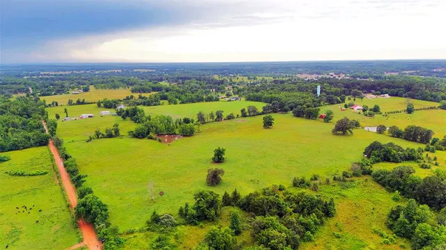 Photo 2 — 4 N Denison Road, Idabel, OK 74745