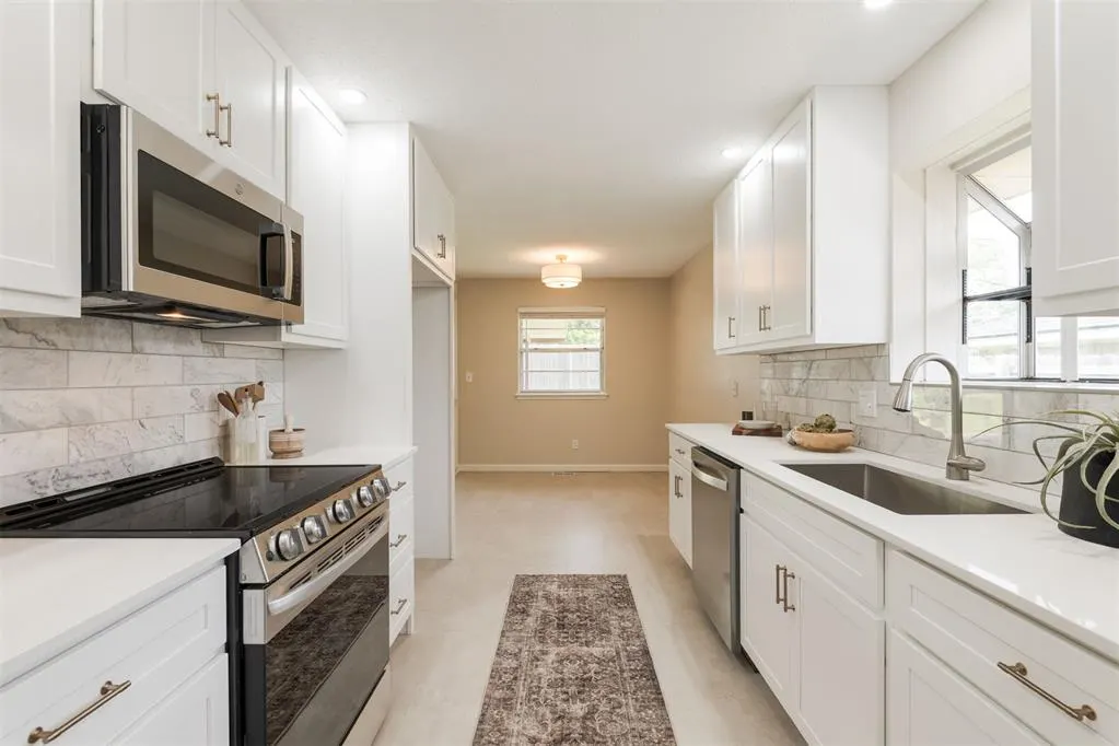 Photo 17 — 9809 Essex Avenue, Oklahoma City, OK 73120