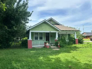 Sold home at 501 W Acres Street