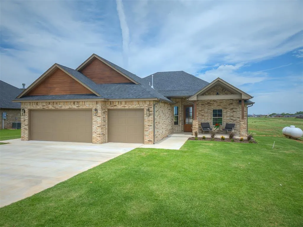 Photo 2 — 29747 Jade Street, Cashion, OK 73016