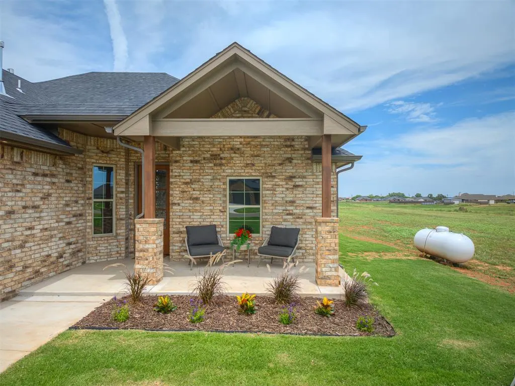 Front exterior — 29747 Jade Street, Cashion, OK 73016