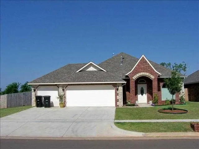 Front exterior — 1801 Mead Lane, Moore, OK 73170