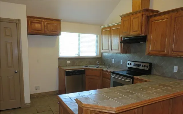 Photo 4 — 1801 Mead Lane, Moore, OK 73170