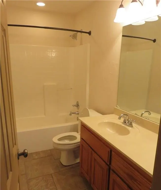 Photo 11 — 1801 Mead Lane, Moore, OK 73170