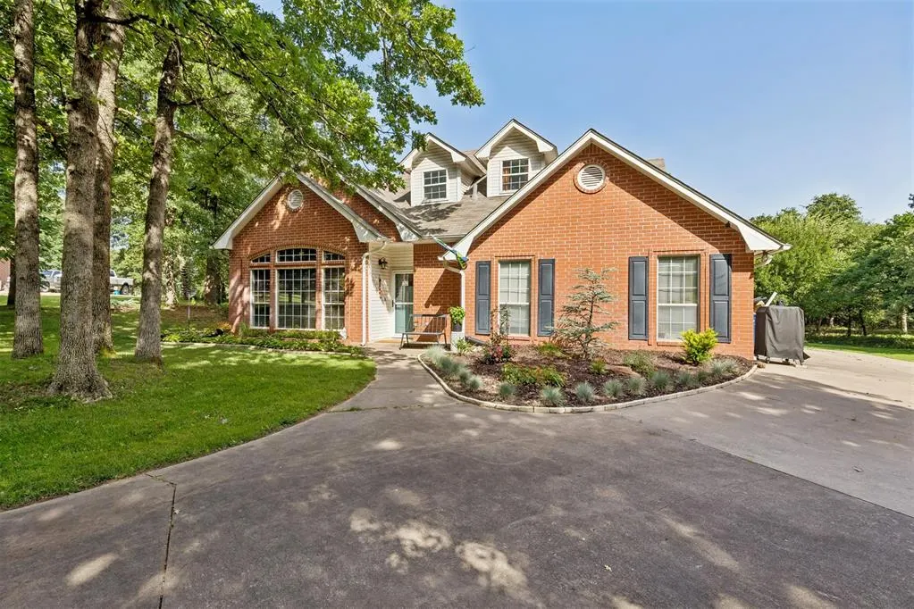 Front exterior — 13849 Twin Ridge Road, Edmond, OK 73034