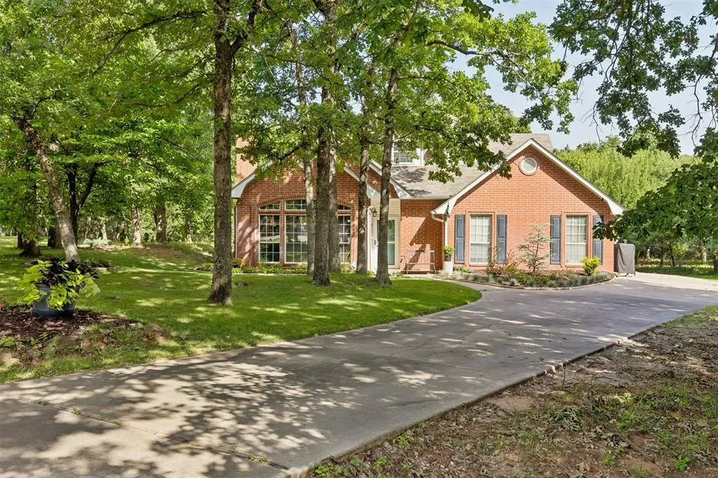 Photo 2 — 13849 Twin Ridge Road, Edmond, OK 73034